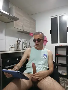 Snapshot of EmilioTaladdro chatting on May 27, 2026, 9:12 pm EmilioTaladdro online show from May 27, 2026, 9:12 pm