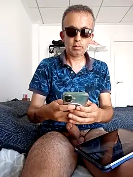 Snapshot of EmilioTaladdro chatting on June 23, 2026, 10:57 am EmilioTaladdro online show from June 23, 2026, 10:57 am
