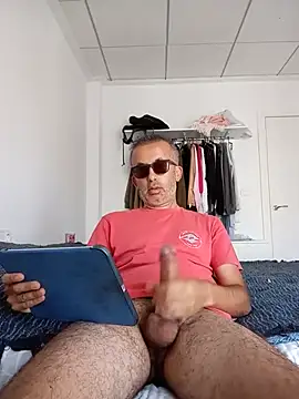 Snapshot of EmilioTaladdro chatting on June 26, 2026, 12:20 pm EmilioTaladdro online show from June 26, 2026, 12:20 pm