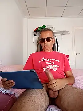 Snapshot of EmilioTaladdro chatting on July 14, 2026, 11:05 am EmilioTaladdro online show from July 14, 2026, 11:05 am