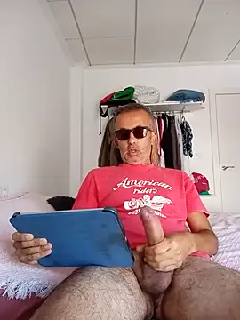 Snapshot of EmilioTaladdro chatting on July 29, 2026, 1:31 pm EmilioTaladdro online show from July 29, 2026, 1:31 pm