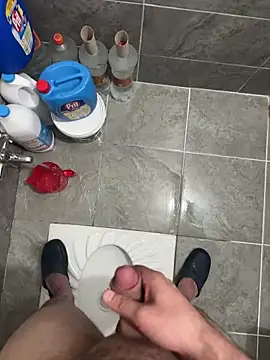 Snapshot of LAZ3R1 chatting on October 8, 2025, 1:53 pm LAZ3R1 online show from October 8, 2025, 1:53 pm