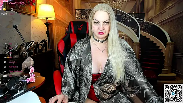 Snapshot of Nina_Devillle chatting on May 20, 2026, 10:16 pm Nina Devillle online show from May 20, 2026, 10:16 pm