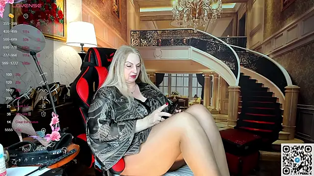 Snapshot of Nina_Devillle chatting on May 25, 2026, 1:55 am Nina Devillle online show from May 25, 2026, 1:55 am