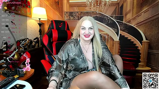 Snapshot of Nina_Devillle chatting on June 15, 2026, 1:02 pm Nina Devillle online show from June 15, 2026, 1:02 pm