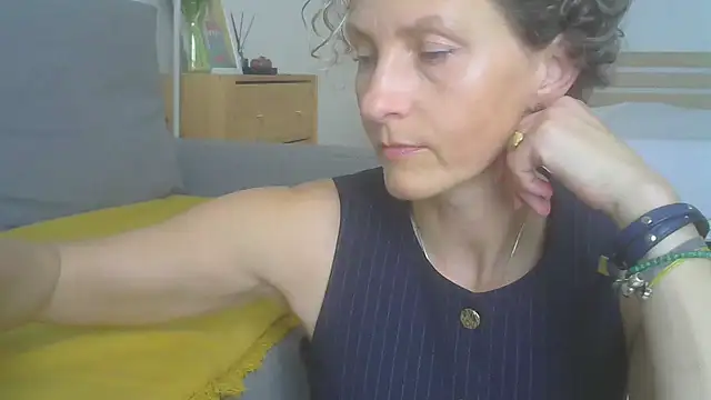 Snapshot of Sylira chatting on July 25, 2026, 12:47 pm Sylira online show from July 25, 2026, 12:47 pm