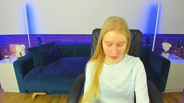 Alina Blonde online show from March 18, 2026, 6:49 am