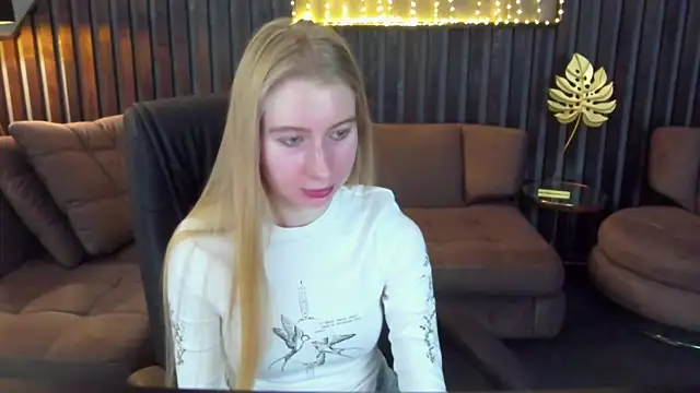 Alina Blonde online show from March 26, 2026, 6:41 am