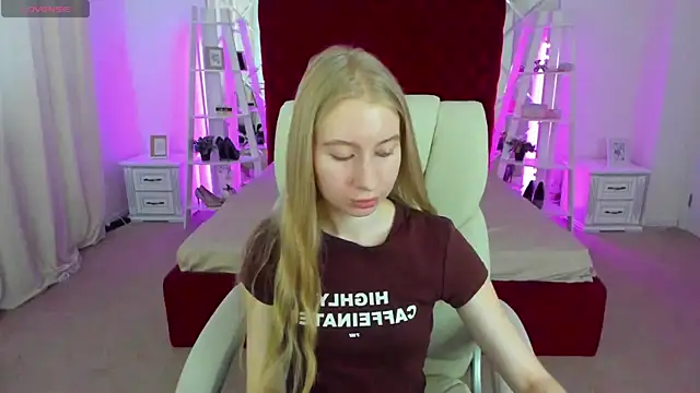 Alina Blonde online show from July 6, 2026, 5:37 am