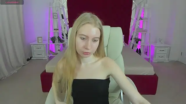 Alina Blonde online show from July 15, 2026, 5:34 am