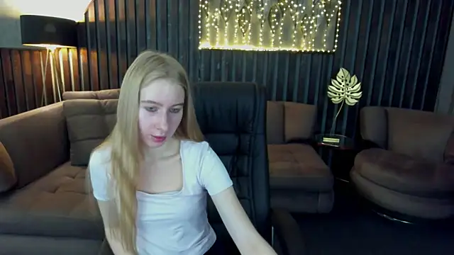 Alina Blonde online show from July 17, 2026, 5:36 am