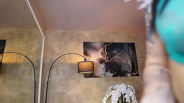 Snapshot of YuliaDesirevska chatting on October 19, 2025, 5:02 pm YuliaDesirevska online show from October 19, 2025, 5:02 pm