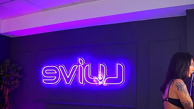 Snapshot of YuliaDesirevska chatting on November 11, 2025, 8:09 pm YuliaDesirevska online show from November 11, 2025, 8:09 pm