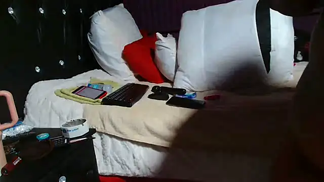 Snapshot of Bustyboobs02xx chatting on May 3, 2026, 7:36 am Bustyboobs02xx online show from May 3, 2026, 7:36 am