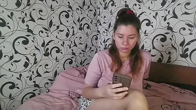 YourEmilie online show from November 5, 2025, 7:30 am