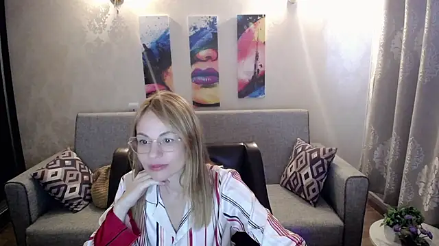 shy hot cat online show from September 11, 2025, 12:05 pm