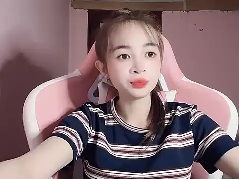 Snapshot of Suna7383 chatting on November 14, 2025, 4:28 pm Suna7383 online show from November 14, 2025, 4:28 pm