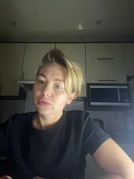 MartaLuna  online show from November 13, 2025, 3:33 pm