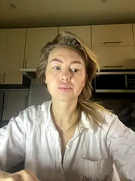 MartaLuna  online show from November 16, 2025, 7:36 am