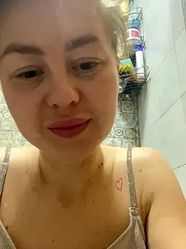 MartaLuna  online show from November 22, 2025, 9:14 pm