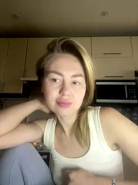 MartaLuna  online show from December 3, 2025, 7:27 am