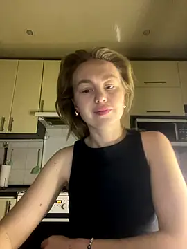 MartaLuna  online show from December 13, 2025, 8:04 pm