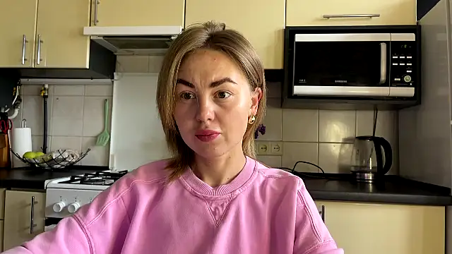 Snapshot of MartaLuna_ chatting on May 13, 2026, 1:52 pm MartaLuna online show from May 13, 2026, 1:52 pm