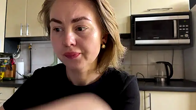 Snapshot of MartaLuna_ chatting on May 14, 2026, 1:51 pm MartaLuna online show from May 14, 2026, 1:51 pm