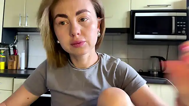 Snapshot of MartaLuna_ chatting on July 3, 2026, 9:16 am MartaLuna online show from July 3, 2026, 9:16 am