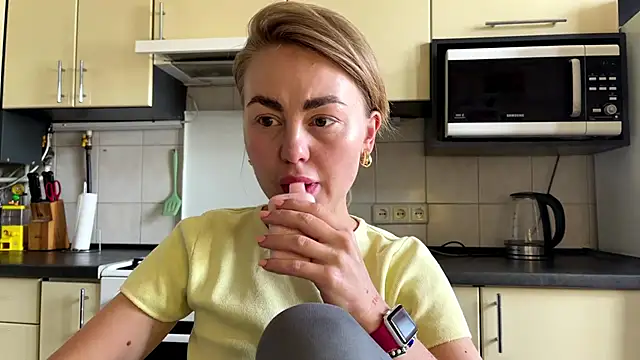 Snapshot of MartaLuna_ chatting on July 7, 2026, 7:45 am MartaLuna online show from July 7, 2026, 7:45 am