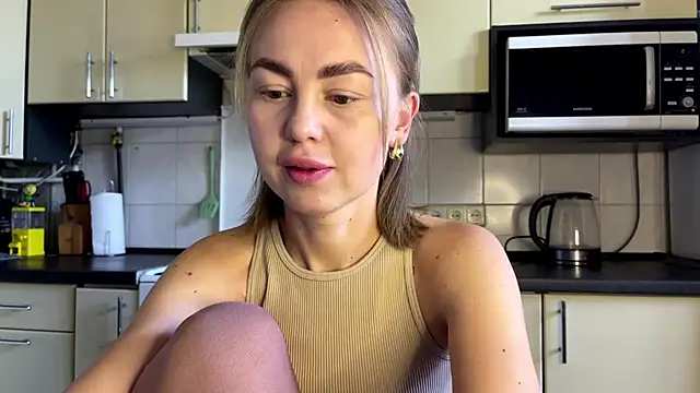 Snapshot of MartaLuna_ chatting on July 17, 2026, 12:01 pm MartaLuna online show from July 17, 2026, 12:01 pm