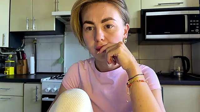 Snapshot of MartaLuna_ chatting on July 20, 2026, 11:56 am MartaLuna online show from July 20, 2026, 11:56 am