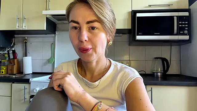 Snapshot of MartaLuna_ chatting on July 31, 2026, 9:19 am MartaLuna online show from July 31, 2026, 9:19 am
