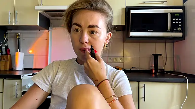 Snapshot of MartaLuna_ chatting on August 3, 2026, 8:24 am MartaLuna online show from August 3, 2026, 8:24 am