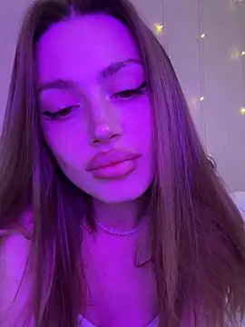 Elizabeth Tay online show from December 21, 2025, 6:37 pm