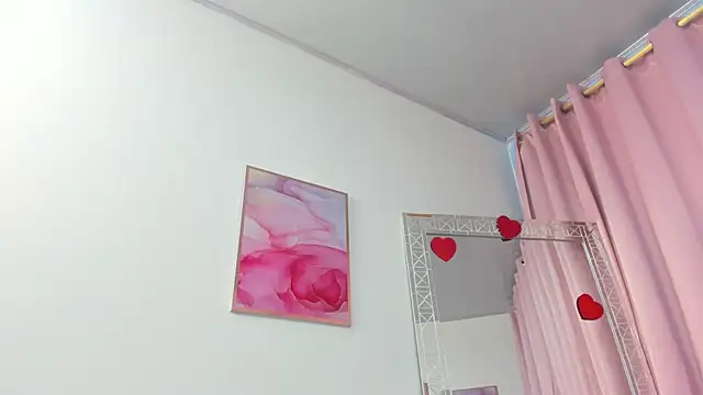 Snapshot of miajhonsonx chatting on June 3, 2026, 2:19 pm miajhonsonx online show from June 3, 2026, 2:19 pm