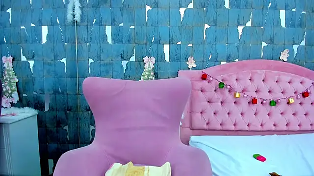 EvelynBun online show from December 16, 2025, 9:53 pm