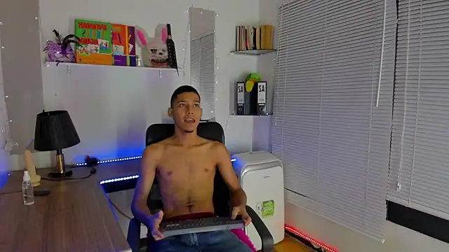 Snapshot of xxKamadevaxx chatting on October 3, 2025, 12:46 pm xxKamadevaxx online show from October 3, 2025, 12:46 pm