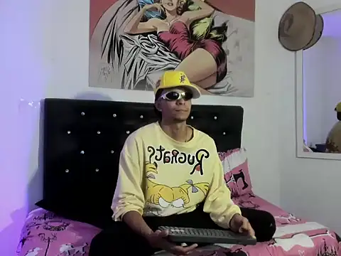 xxKamadevaxx online show from May 8, 2026, 12:43 pm