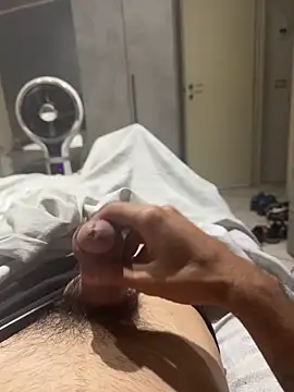 alexbergo87 online show from September 11, 2025, 8:31 pm