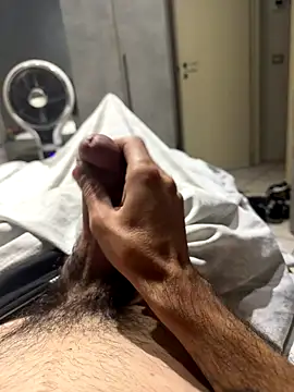 alexbergo87 online show from September 12, 2025, 8:09 pm