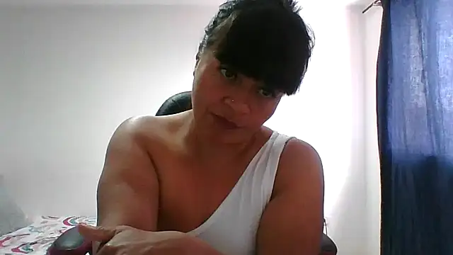 adri89-g online show from February 2, 2026, 1:43 pm