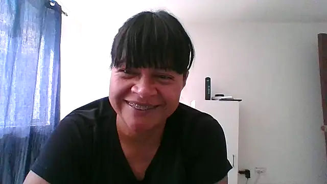adri89-g online show from April 4, 2026, 1:52 pm