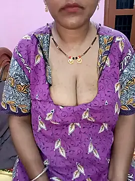Snapshot of KannadaTamilTeluguBeauty chatting on May 4, 2026, 4:36 pm KannadaTamilTeluguBeauty online show from May 4, 2026, 4:36 pm