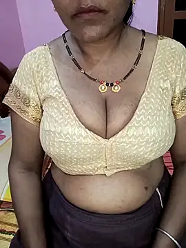 Snapshot of KannadaTamilTeluguBeauty chatting on May 6, 2026, 5:40 pm KannadaTamilTeluguBeauty online show from May 6, 2026, 5:40 pm