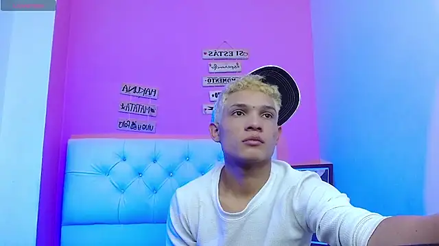 Snapshot of EL_VENEZOLANO_22CM chatting on October 7, 2025, 4:31 am EL VENEZOLANO 22CM online show from October 7, 2025, 4:31 am