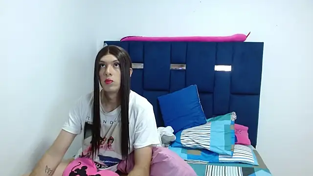 Snapshot of PinkLuna_LolaBloom chatting on January 8, 2026, 11:29 pm PinkLuna LolaBloom online show from January 8, 2026, 11:29 pm