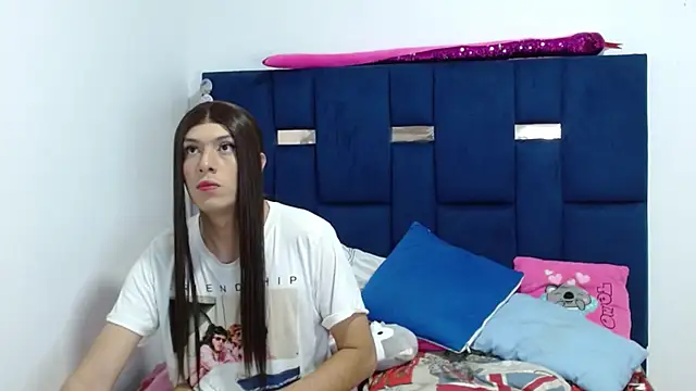 Snapshot of PinkLuna_LolaBloom chatting on January 14, 2026, 1:33 am PinkLuna LolaBloom online show from January 14, 2026, 1:33 am