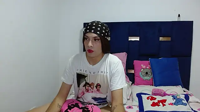 PinkLuna LolaBloom online show from May 3, 2026, 3:23 am