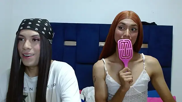Snapshot of PinkLuna_LolaBloom chatting on May 15, 2026, 11:34 pm PinkLuna LolaBloom online show from May 15, 2026, 11:34 pm